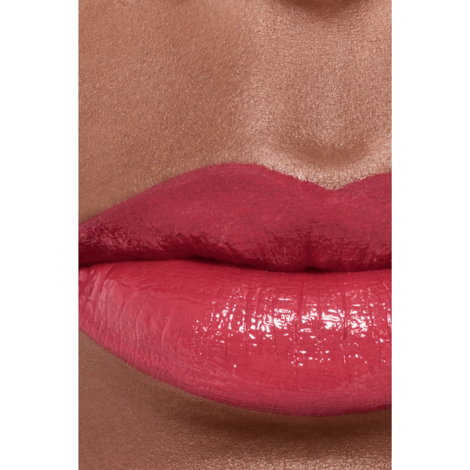 LA BARRA DE LABIOS LÍQUIDA BRILLANTE DE LARGA DURACIÓN